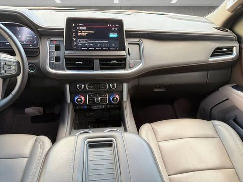 Used 2023 GMC Yukon SLT w/ SLT Luxury Package RWD image 3