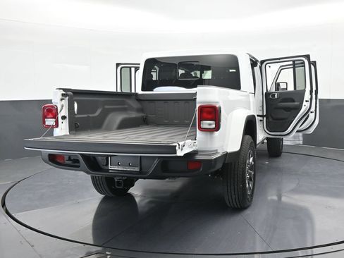 Used 2024 Jeep Gladiator Sport w/ Premium Package image 78