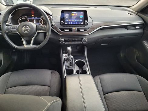 Used 2024 Nissan Altima 2.5 SV image 6