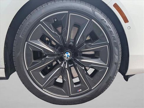 Used 2024 BMW 760i xDrive w/ Premium Package 2 AWD/4WD image 21