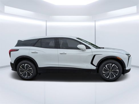 New 2025 Chevrolet Blazer EV LT w/ Super Cruise Package image 2