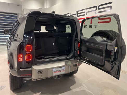 Used 2021 Land Rover Defender 90 X-Dynamic S image 24