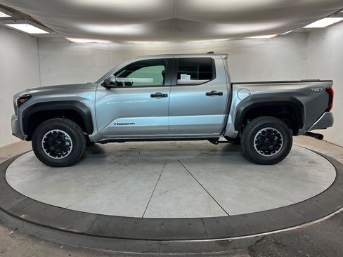 New 2026 Toyota Tacoma TRD Off-Road image 2