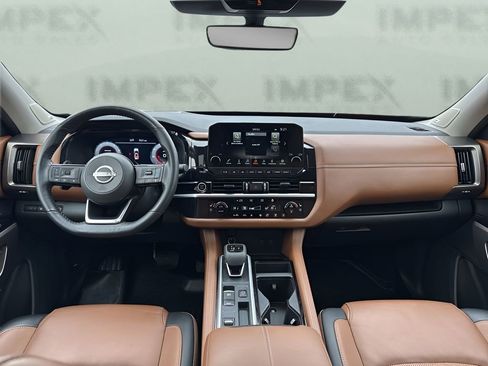 Used 2024 Nissan Pathfinder Platinum image 15