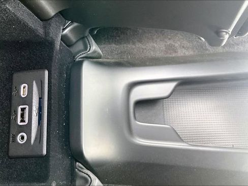 Used 2022 Chevrolet Corvette Stingray Convertible w/ Z51 Performance Package image 23