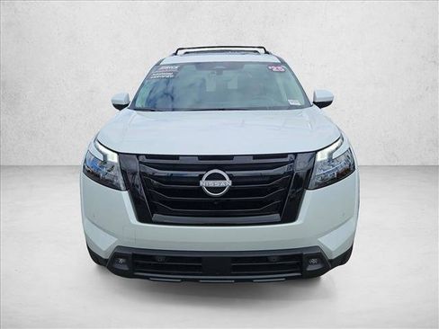 Used 2025 Nissan Pathfinder Platinum AWD/4WD image 2