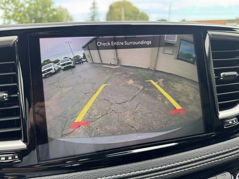 Used 2023 Chrysler Pacifica Touring-L w/ S Appearance Package AWD/4WD image 15