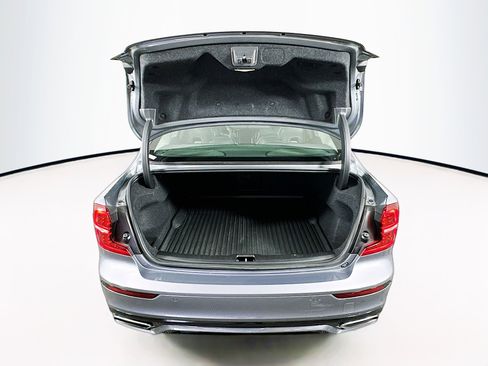 Used 2021 Volvo S60 T5 Momentum w/ Premium Package image 30