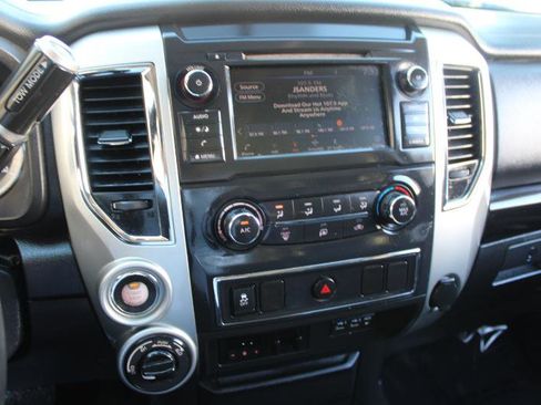 Used 2019 Nissan Titan SV image 22