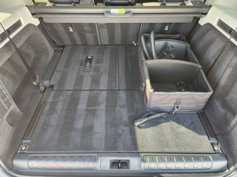 Used 2025 Land Rover Discovery Dynamic SE image 35