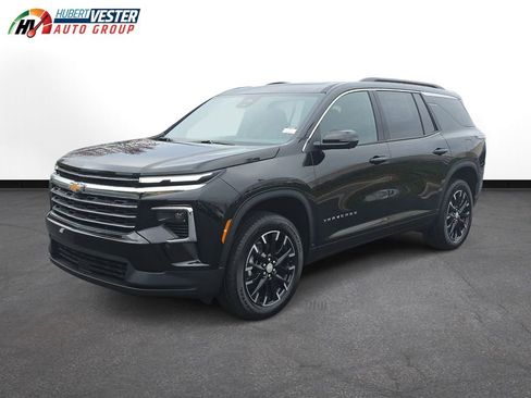 New 2026 Chevrolet Traverse LT image 2