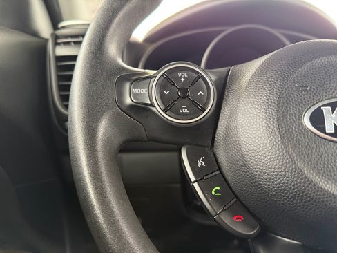 Used 2016 Kia Soul FWD image 15