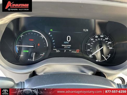 Used 2025 Toyota Sienna XLE image 30