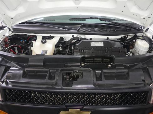 Used 2020 Chevrolet Express 3500 139IN WB CUTAWAY image 11