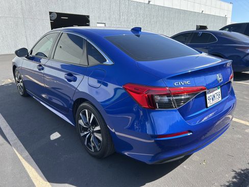 Used 2022 Honda Civic EX image 3