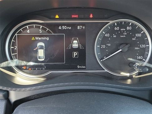 New 2025 Nissan Versa SR w/ Trunk Package image 7