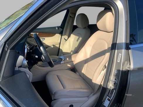 Used 2021 Mercedes-Benz GLC 300 image 7