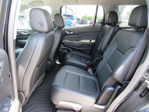Used 2023 GMC Acadia SLT FWD image 35