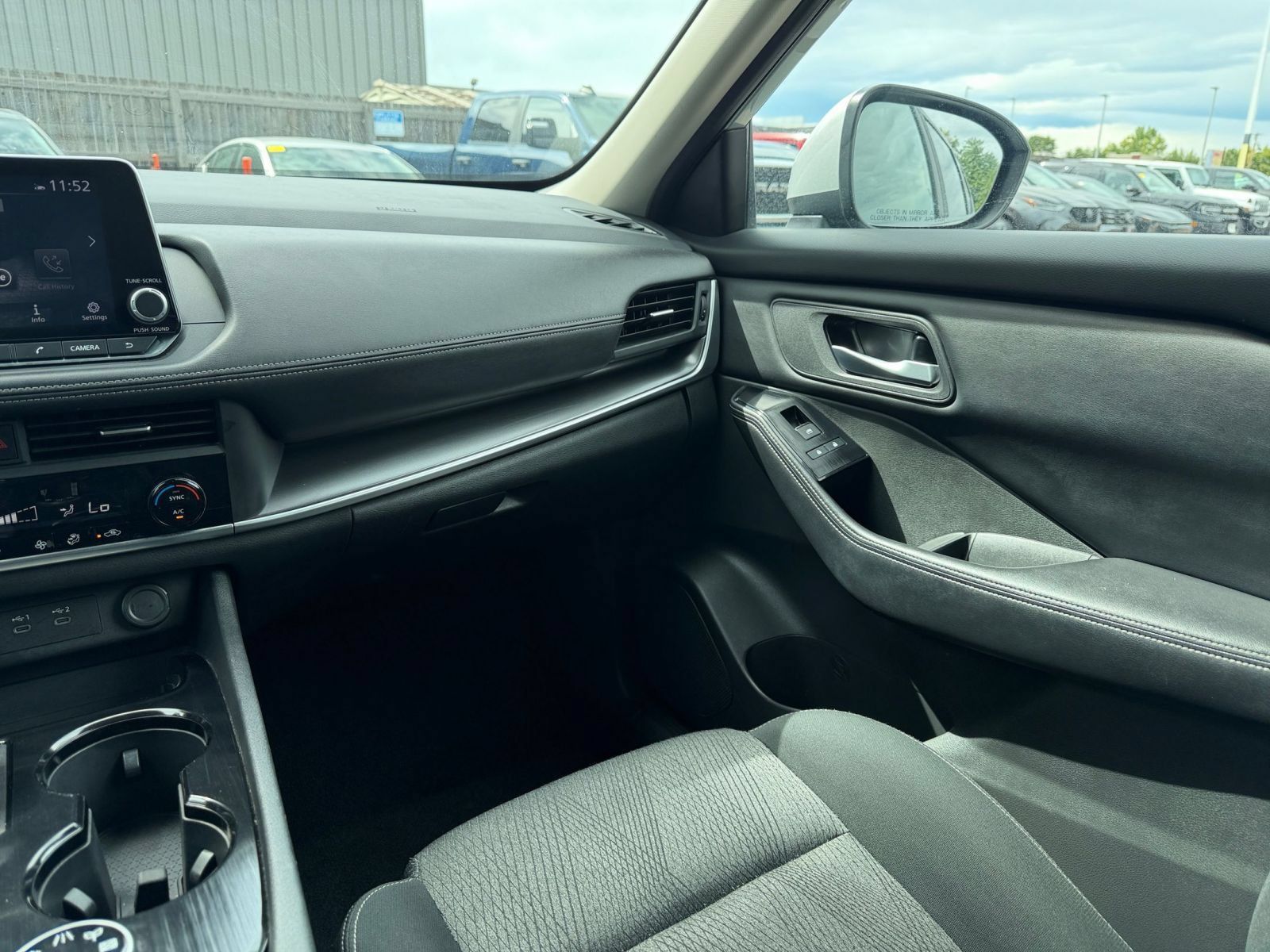 Used 2025 Nissan Rogue SV AWD/4WD image 36