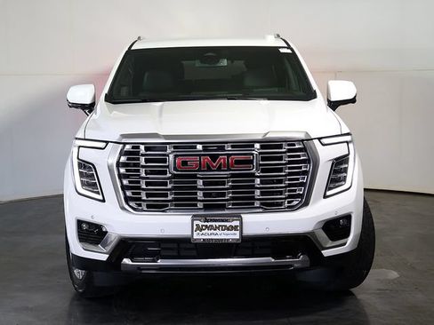 Used 2025 GMC Yukon XL Denali AWD/4WD image 9
