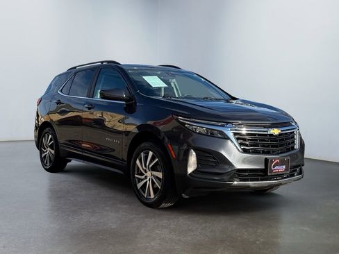 Used 2023 Chevrolet Equinox LT image 3