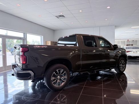 Used 2023 Chevrolet Silverado 1500 LT AWD/4WD image 11