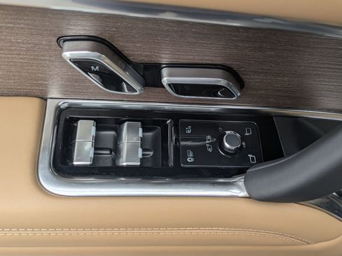 New 2026 Land Rover Range Rover Long Wheelbase SE image 21