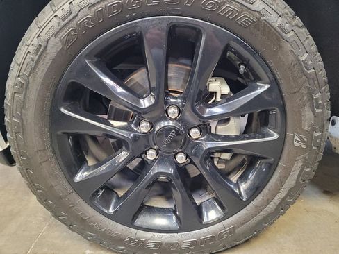 Used 2020 Jeep Grand Cherokee Altitude AWD/4WD image 31
