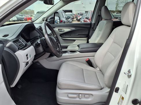 Certified 2025 Honda Ridgeline RTL image 18