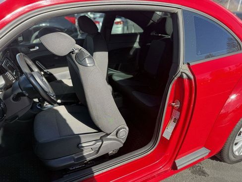 Used 2018 Volkswagen Beetle S image 16
