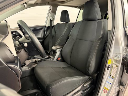 Used 2018 Toyota RAV4 XLE AWD/4WD image 13