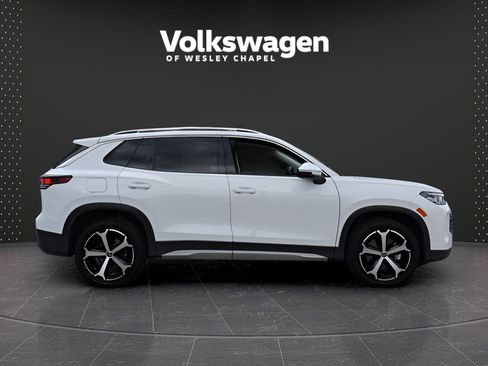 Certified 2025 Volkswagen Tiguan SE w/ Panoramic Sunroof Package AWD/4WD image 9