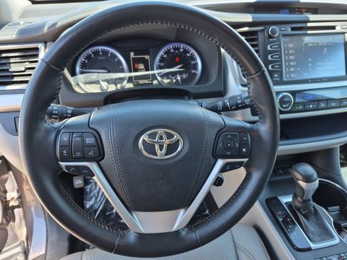 Used 2018 Toyota Highlander Limited AWD/4WD image 9