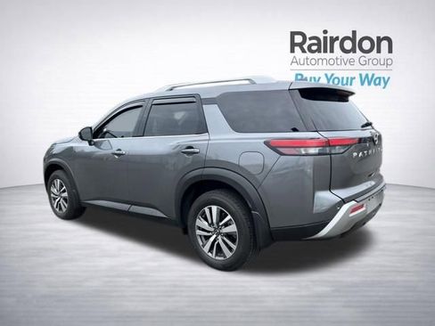 Used 2025 Nissan Pathfinder SL AWD/4WD image 5