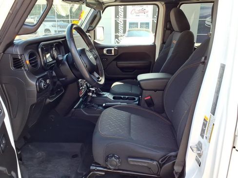Used 2024 Jeep Gladiator Mojave w/ Convenience Group AWD/4WD image 16