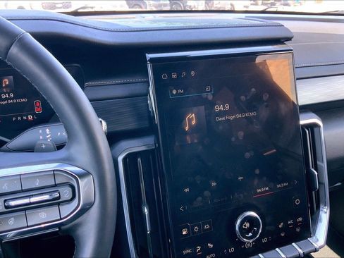 Used 2025 GMC Acadia Elevation FWD image 6