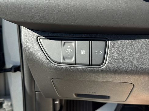 Used 2025 Genesis G70 2.5T image 30