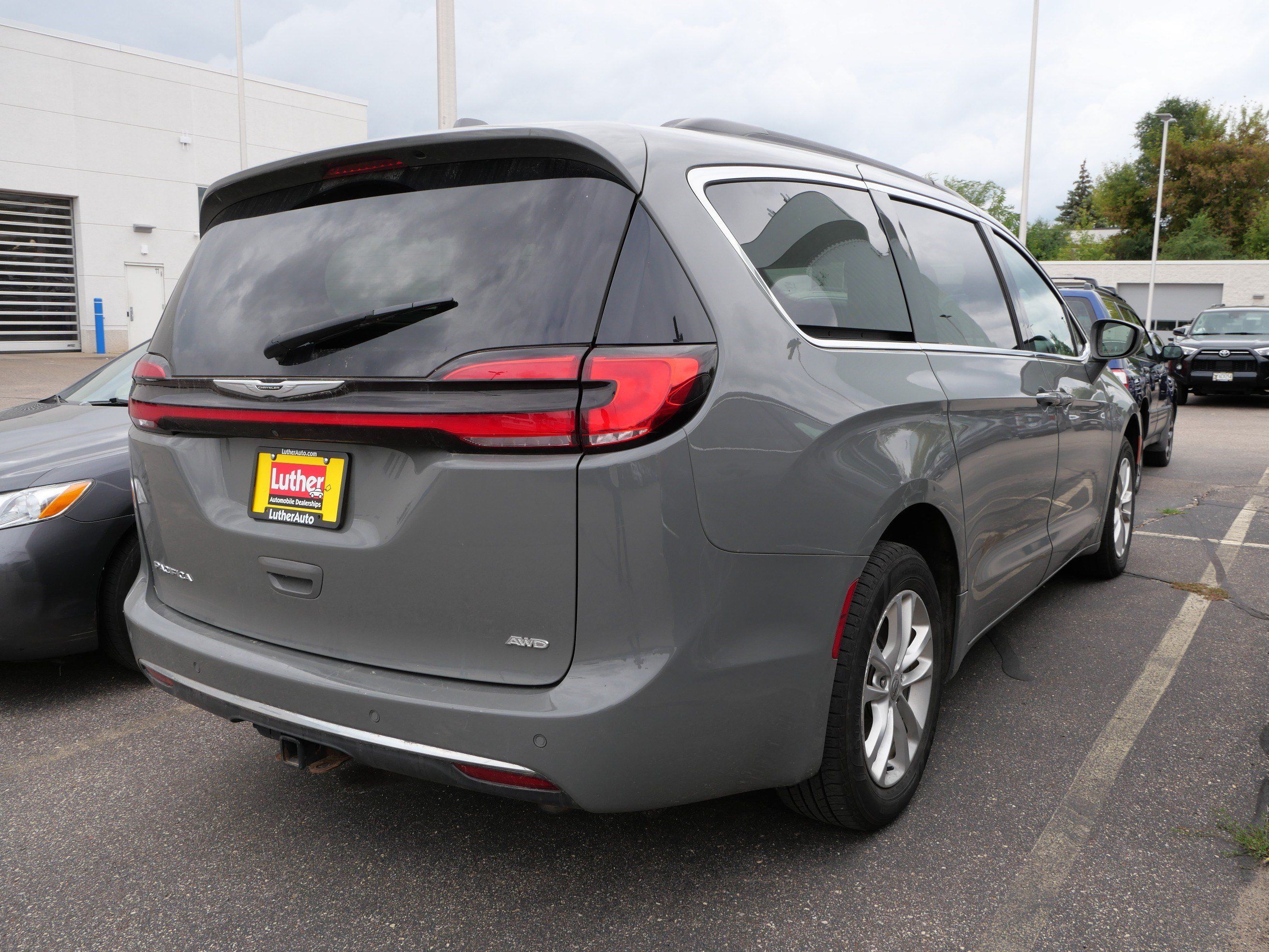 Used 2021 Chrysler Pacifica Touring AWD/4WD image 7