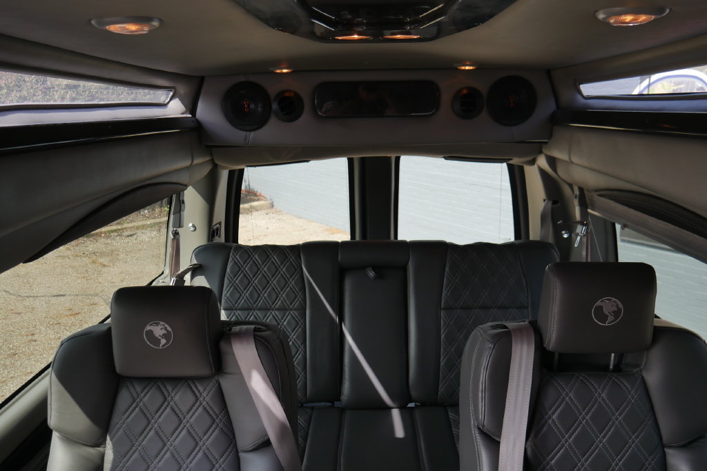 Used 2022 Chevrolet Express 2500 Extended w/ Enhanced Convenience Package RWD image 9