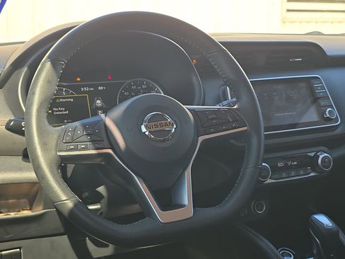 Used 2020 Nissan Kicks SR image 12