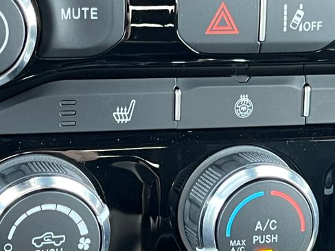Used 2025 RAM 1500 Big Horn AWD/4WD image 29