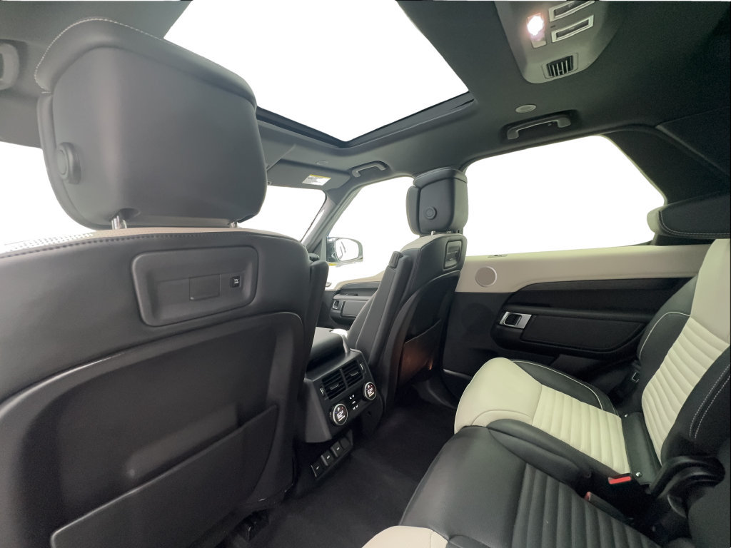 Used 2023 Land Rover Discovery Metropolitan Edition AWD/4WD image 26