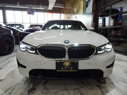 Used 2019 BMW 330i xDrive Sedan w/ Convenience Package image 2