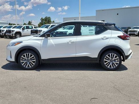 New 2024 Nissan Kicks SV image 6