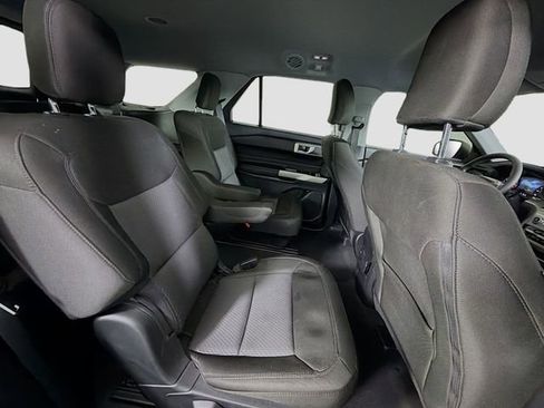 Used 2023 Ford Explorer XLT image 30