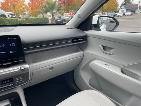 Used 2025 Hyundai Kona SEL image 35