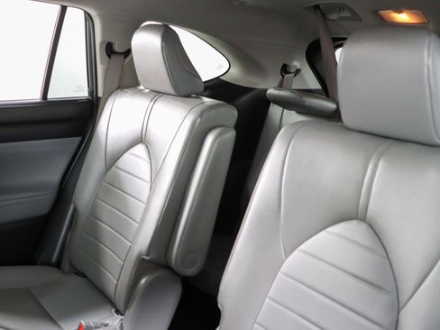 Used 2023 Toyota Highlander XLE image 25