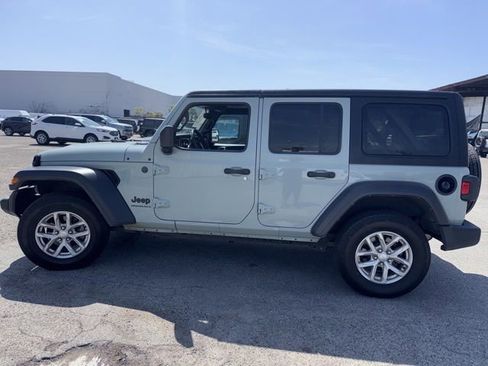 Used 2023 Jeep Wrangler Sport S image 8