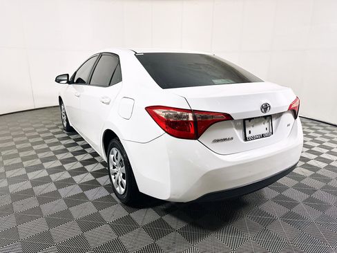 Used 2018 Toyota Corolla LE FWD image 5