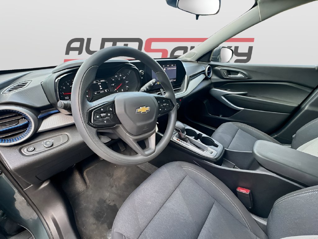 Used 2025 Chevrolet Trax LS FWD image 9